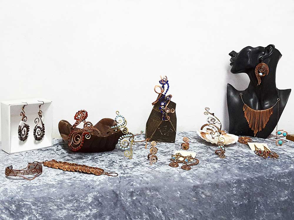 Expoziţie (23 mar - 06 apr 2017) „CRISTINA MACHEDONSKI” - debut & „STEFAN PARASCHIVU” - personala - la sediul AAPB, Bucuresti (9) Expoziţie (23 mar - 06 apr 2017) „CRISTINA MACHEDONSKI” - debut & „STEFAN PARASCHIVU” - personala - la sediul AAPB, Bucuresti (9)