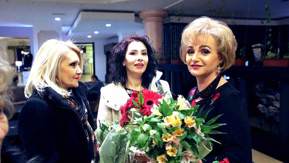 Expoziţie Carmen Florian 13 feb - 13 martie 2018, „Visele, Florile, Culorile” la PHOENICIA GRAND HOTEL, Bucuresti (the lobby bar caffe) (9) Expoziţie Carmen Florian 13 feb - 13 martie 2018, „Visele, Florile, Culorile” la PHOENICIA GRAND HOTEL, Bucuresti (the lobby bar caffe) (9)