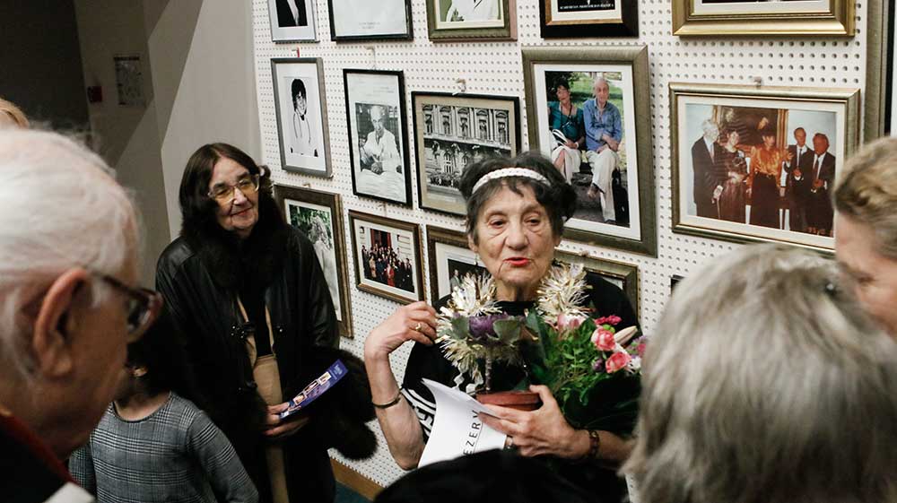 Arety Candide Dinulescu - „In memoriam Arety Ioana” - expoziţie personală - (02 - 17 decembrie 2019) - Biblioteca Nationala a Romaniei - Bucuresti (20) Arety Candide Dinulescu - „In memoriam Arety Ioana” - expoziţie personală - (02 - 17 decembrie 2019) - Biblioteca Nationala a Romaniei - Bucuresti (20)